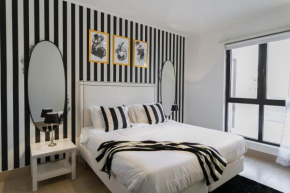 Near Burj Khalifa & Dubai Mall - 2BR Zanzabeel